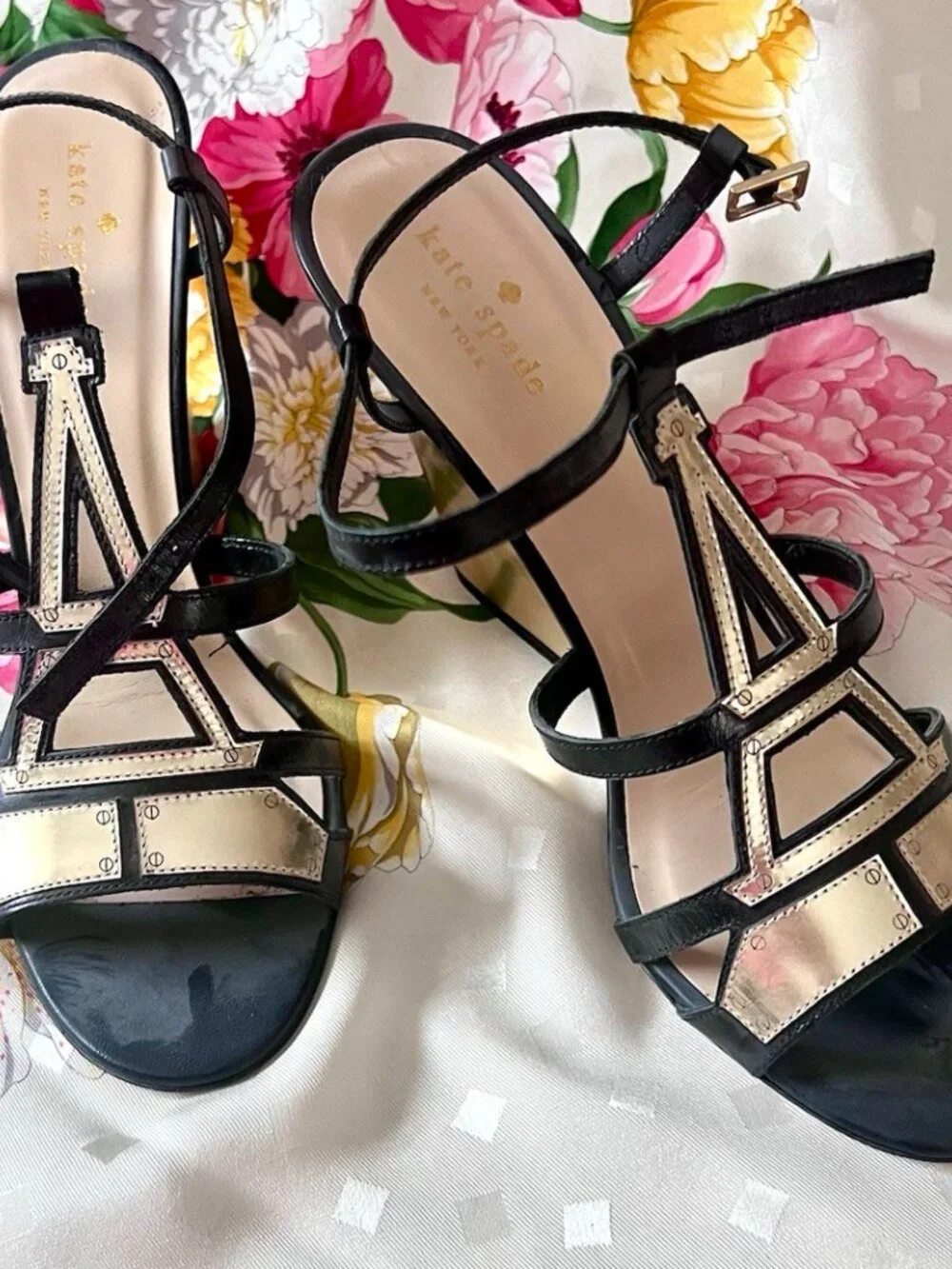 KATE SPADE DESIGNER “EIFFEL TOWER” BLACK & METALLIC GOLD WITH GOLD WEDGE HEELS - Picture 7 of 8
